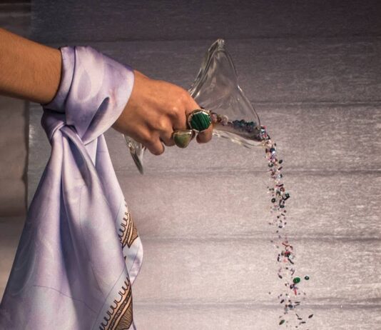 Flash Cósmico: un universo íntimo estampado en pañuelos