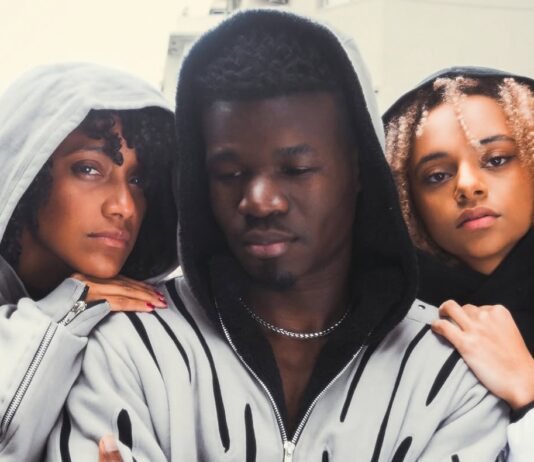 La voz afro que viste la diferencia